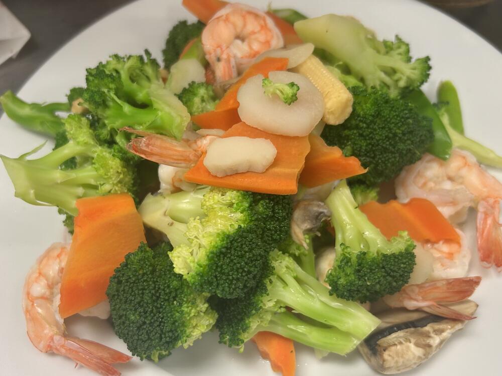 Steamed Jumbo Shrimp with Mixed Vegetables